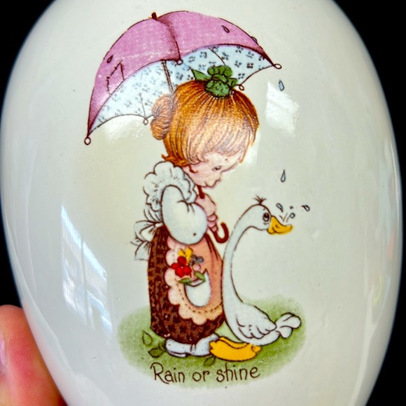 Retro  large signed 1974 HOLLY HOBBIE ceramic Easter egg trinket box - Picture 4 of 6